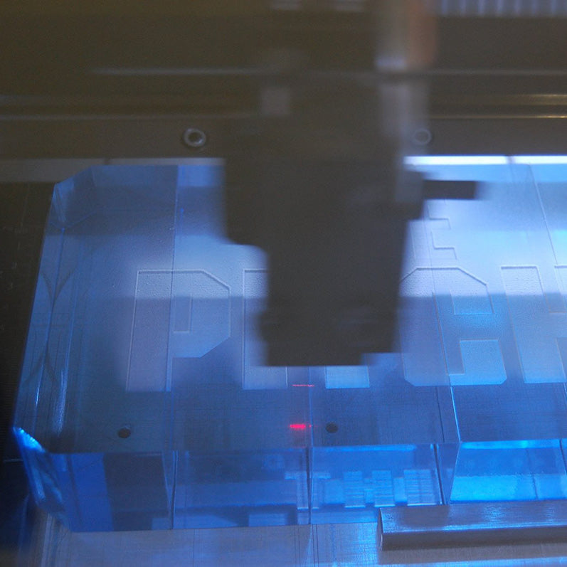 Award kunststof logo met gegraveerde letters