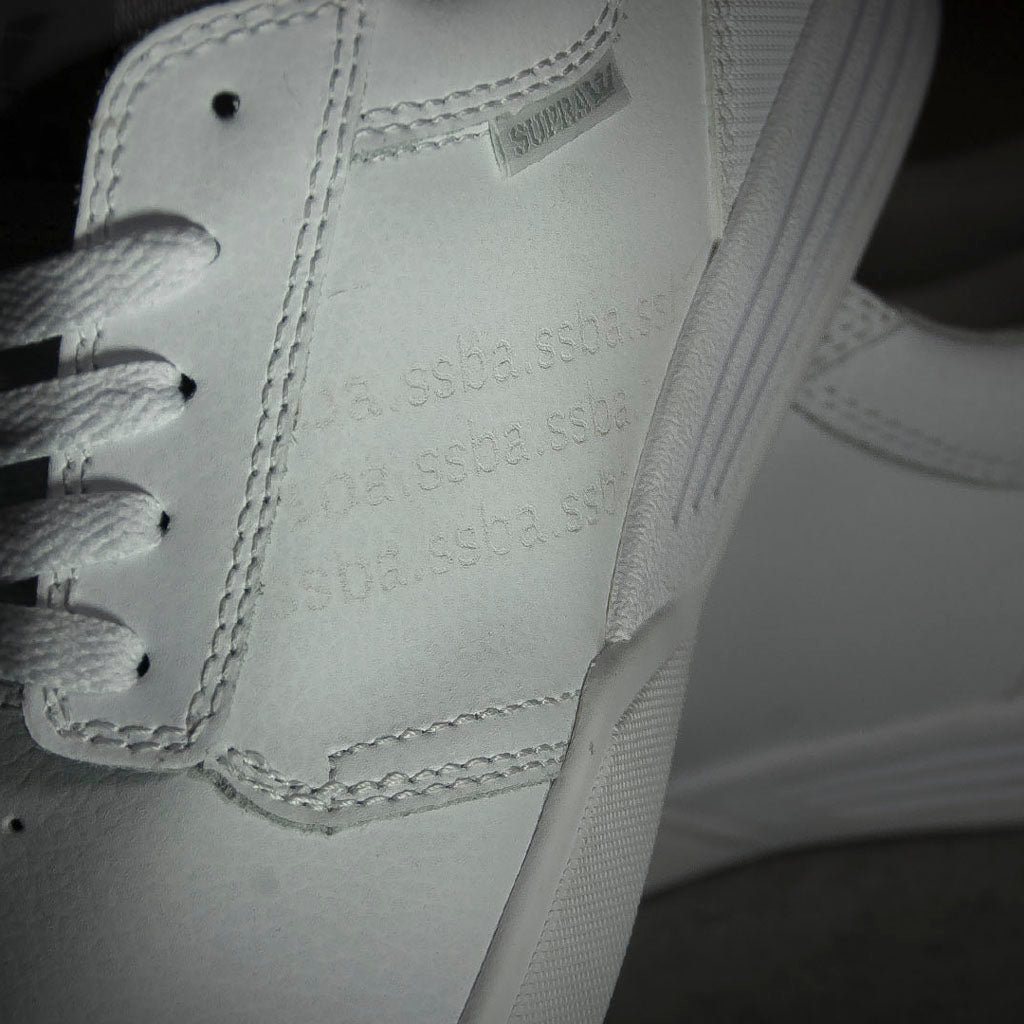 Gepersonaliseerde sneakers – afscheidscadeau op maat