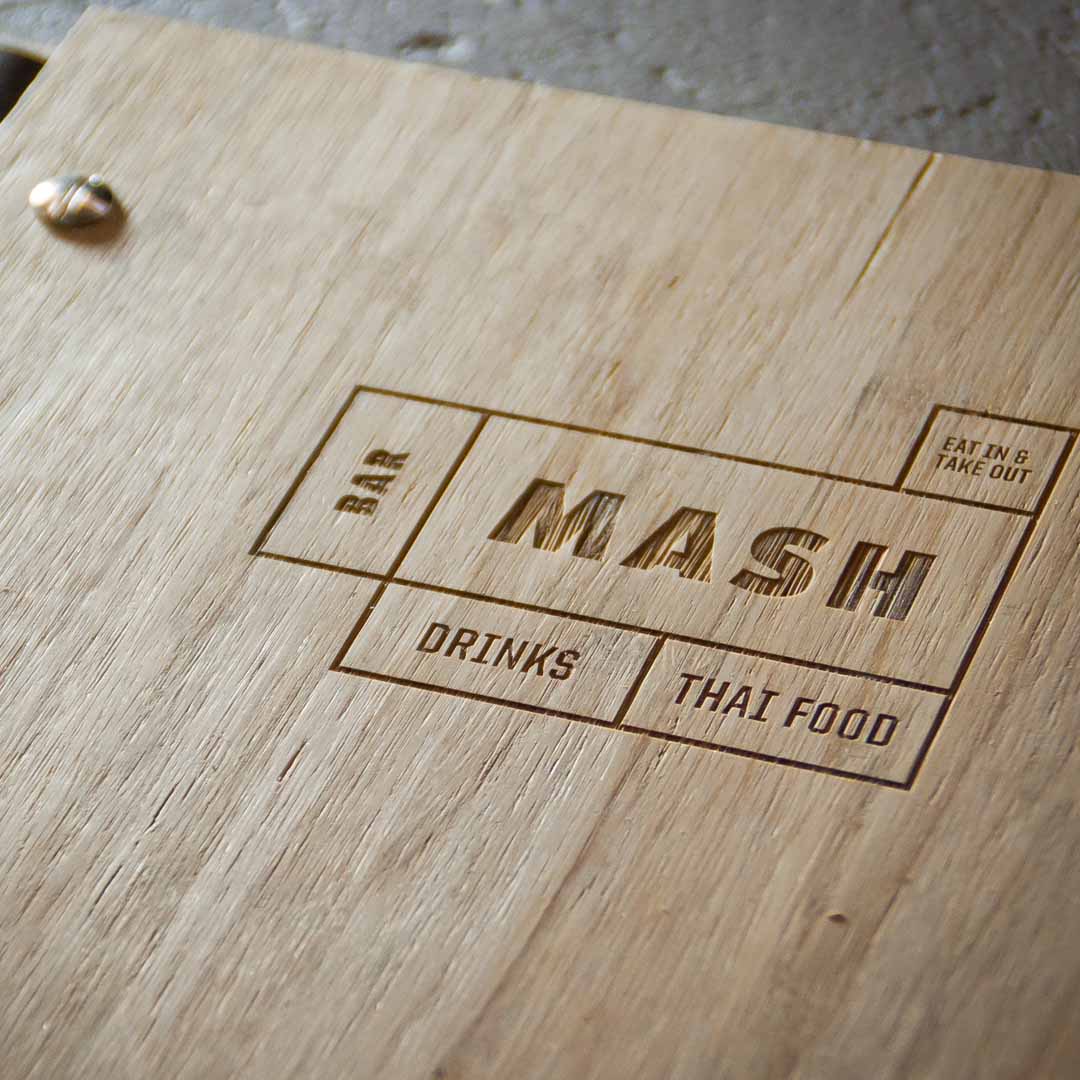 Luxe menukaart van bamboe en leer – gepersonaliseerde menukaart